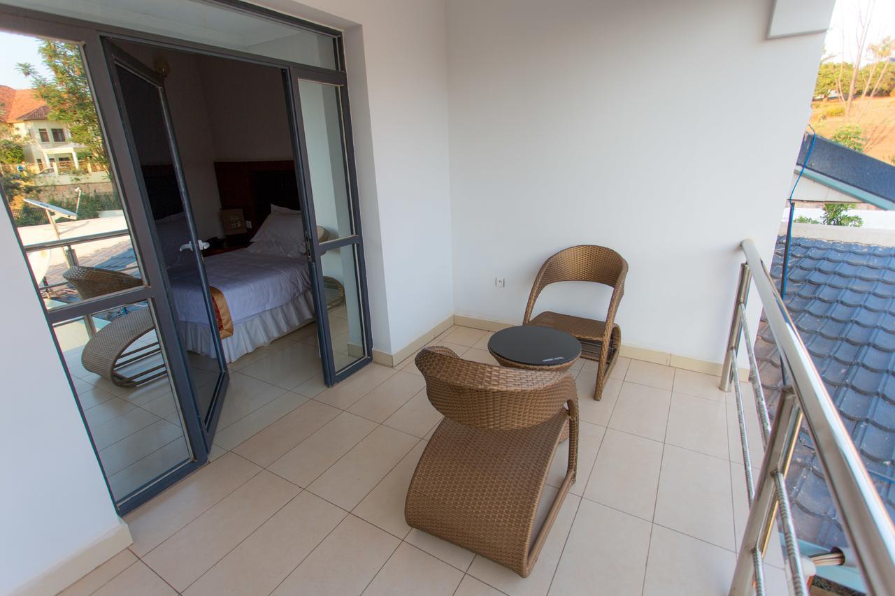 Orient Park Hotel Kigali Buitenkant foto