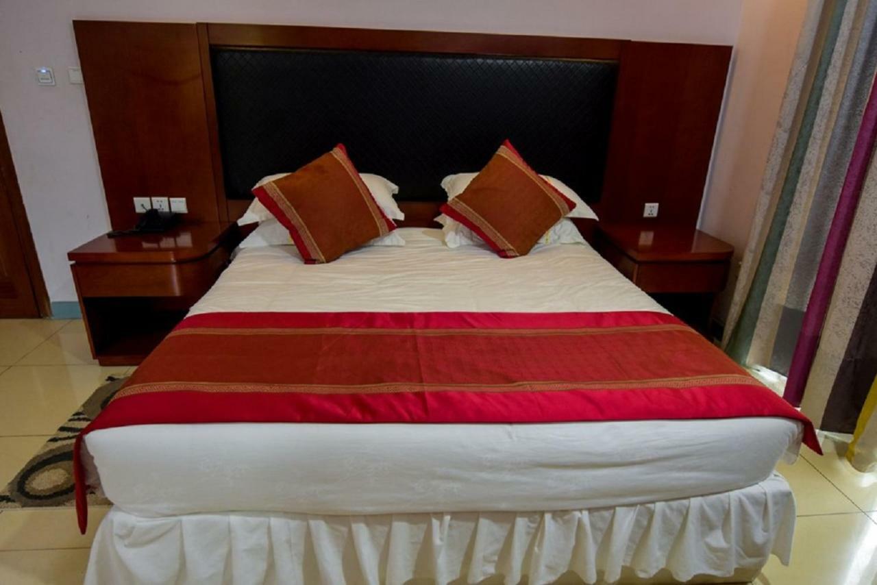 Orient Park Hotel Kigali Buitenkant foto