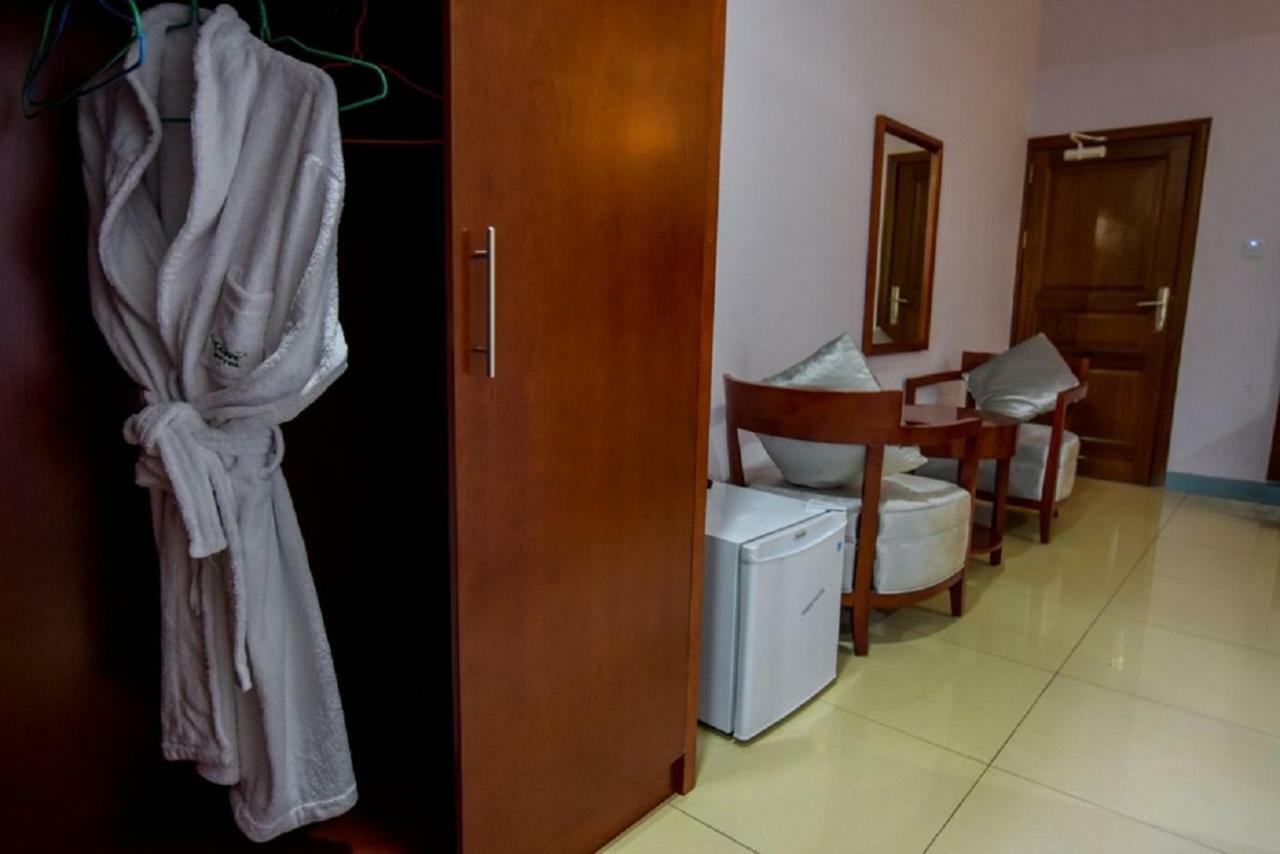 Orient Park Hotel Kigali Buitenkant foto