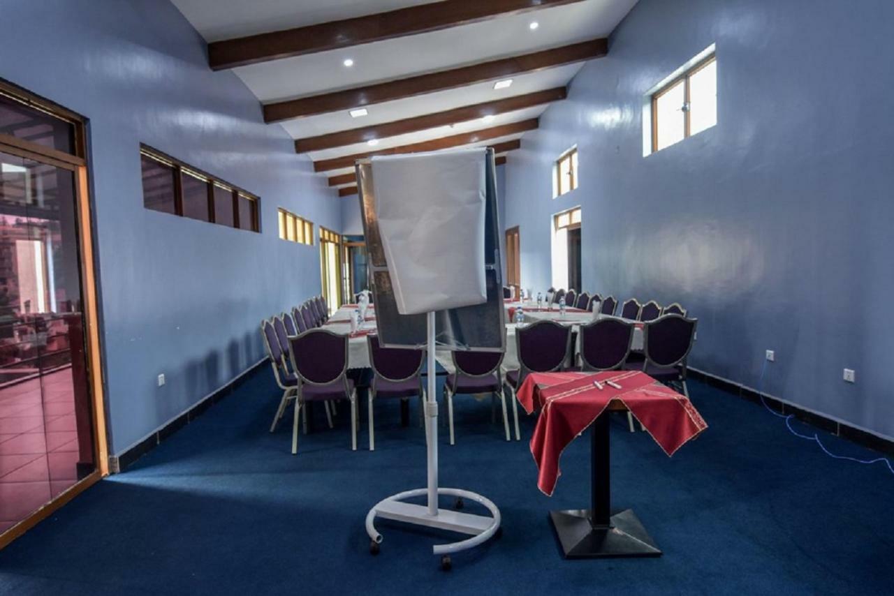 Orient Park Hotel Kigali Buitenkant foto