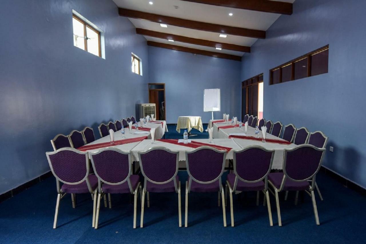Orient Park Hotel Kigali Buitenkant foto