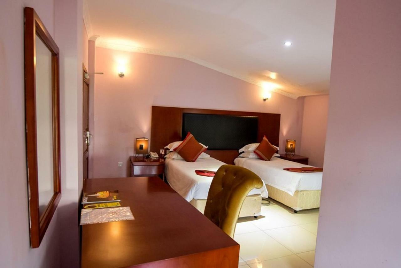 Orient Park Hotel Kigali Buitenkant foto