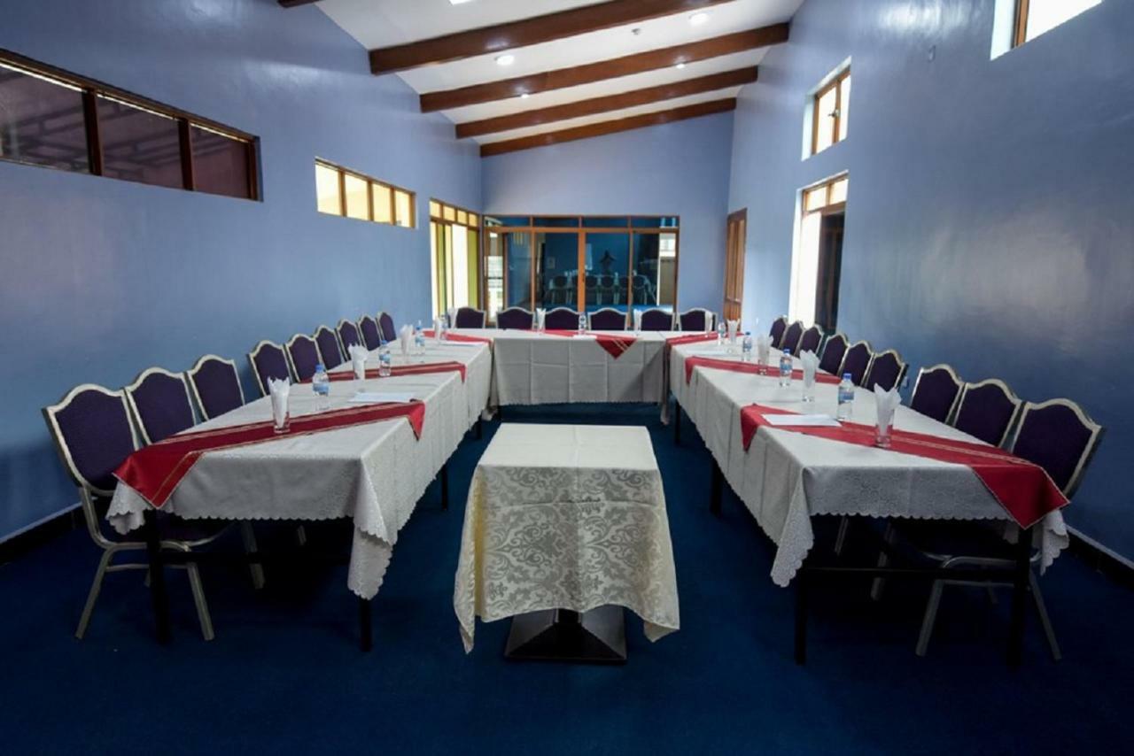 Orient Park Hotel Kigali Buitenkant foto