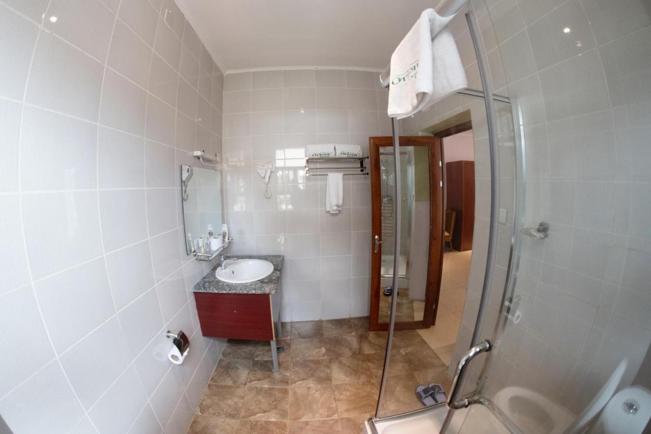 Orient Park Hotel Kigali Buitenkant foto